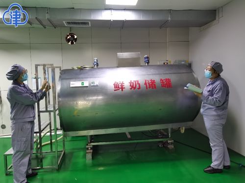 炉火映春 加班加点生产忙，小产品转动大市场，别样年货香飘海内外